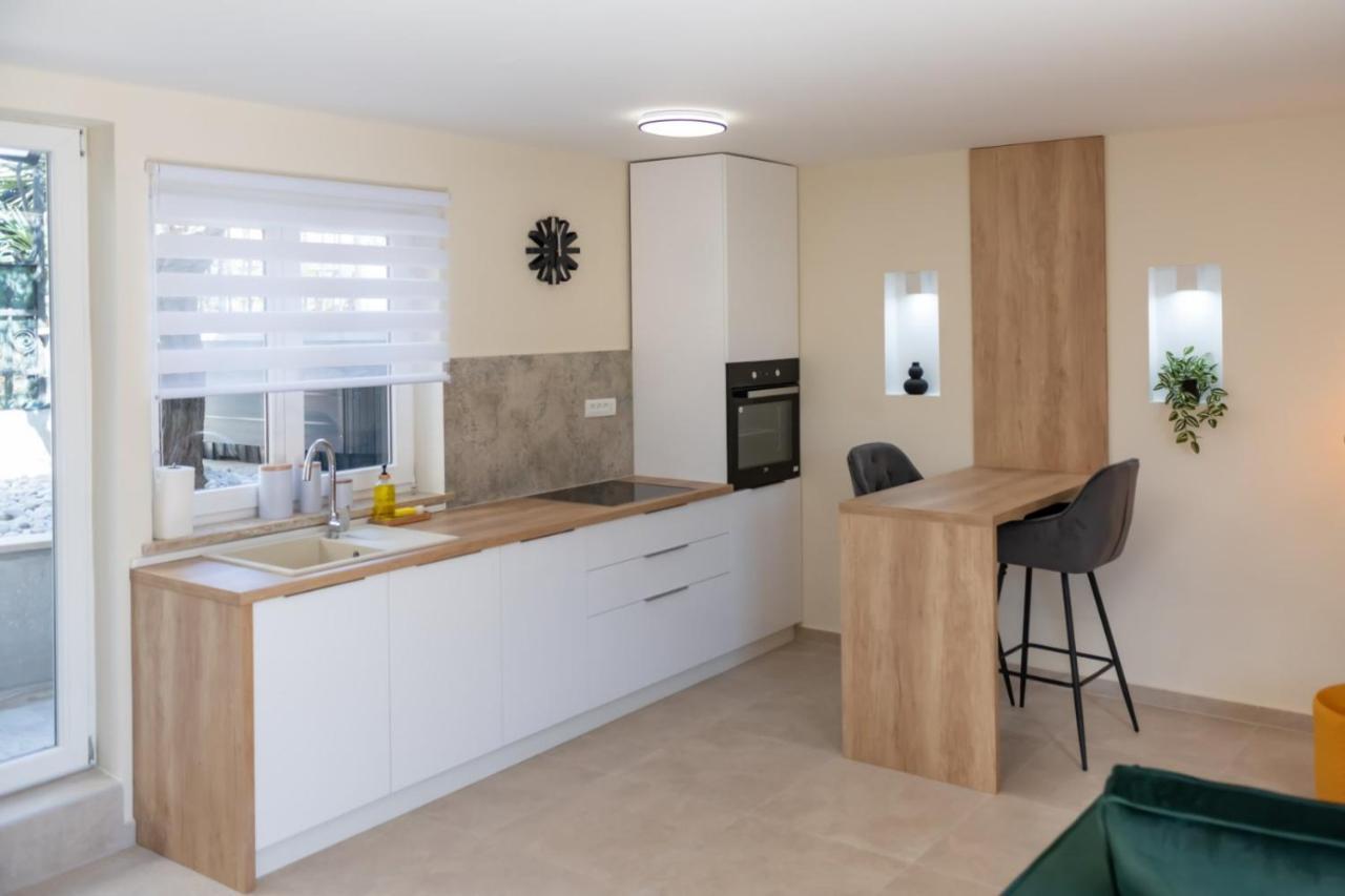 וינקורן Studio Apartment Mare With Private Garden And Jacuzzi מראה חיצוני תמונה